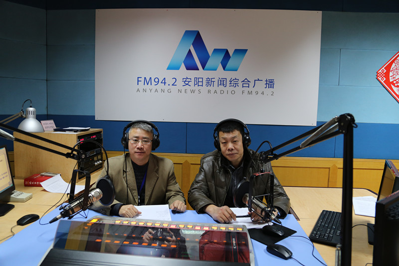 益和熱力公司董事長(zhǎng)、總經(jīng)理?xiàng)钣婪逶谖沂芯W(wǎng)上市民之家與廣大用戶群眾及網(wǎng)友進(jìn)行了在線交流溝通